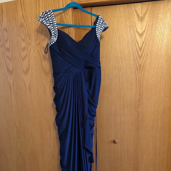 Formal Dress size 4-6 - Picture 2 of 4